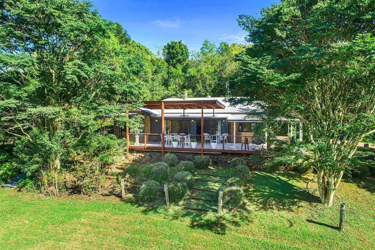 Вилла Designer Hinterland Escape With Breathtaking Views Мейплтон